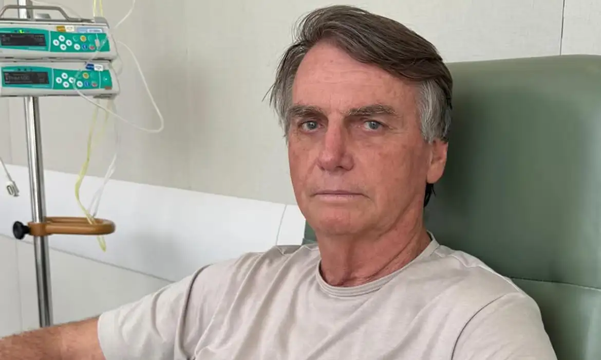 Alexandre de Moraes autoriza exames para Jair Bolsonaro após análise de laudos da PF.