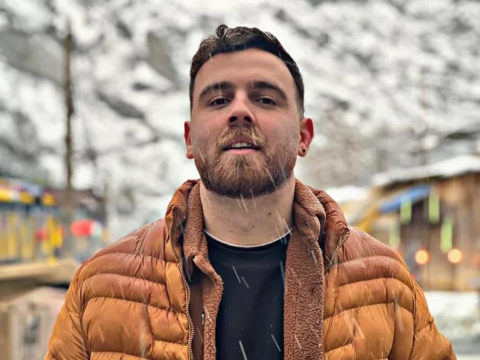 Após pressão dos EUA, Irã nega pena de morte a manifestante. Crise se agrava com mais de 2,4 mil mortos, voos desviados e alerta militar.