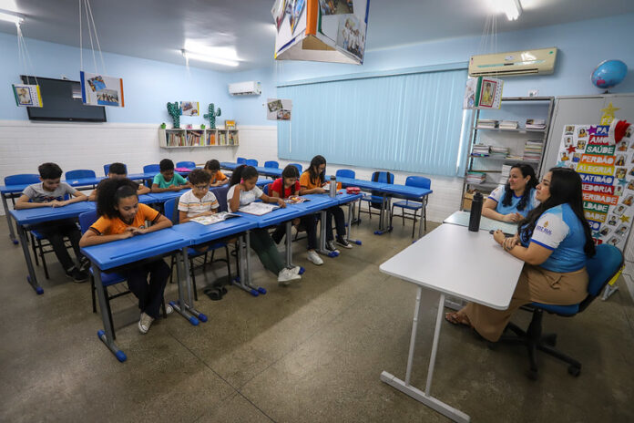 Confira o cronograma das 28 escolas reformadas em Manaus. Prefeitura garante entrega das obras antes do início das aulas em fevereiro.