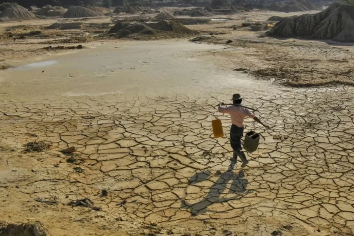 O planeta entrou em falência hídrica global conforme relatório da ONU. Saiba como o esgotamento de aquíferos e rios ameaça o consumo e a produção de alimentos.