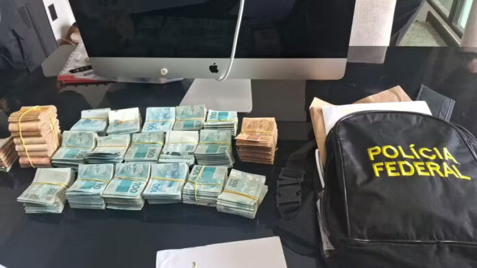 PF realiza operação contra fraudes no Banco Master. Ação bloqueou R$ 5,7 bilhões e investiga Daniel Vorcaro e outros empresários por desvios financeiros.