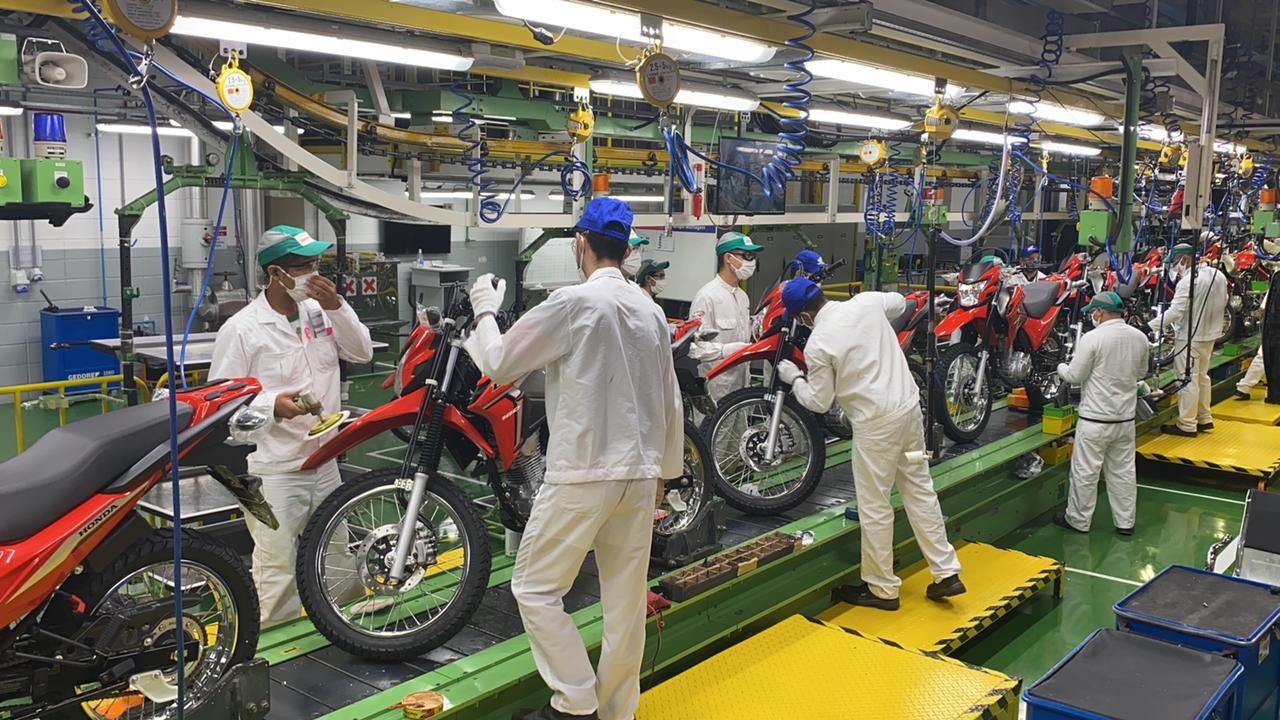 O Polo Industrial de Manaus bate recorde e fatura R$ 209 bi até novembro de 2025. Veja os setores que mais cresceram e a geração de empregos no PIM.