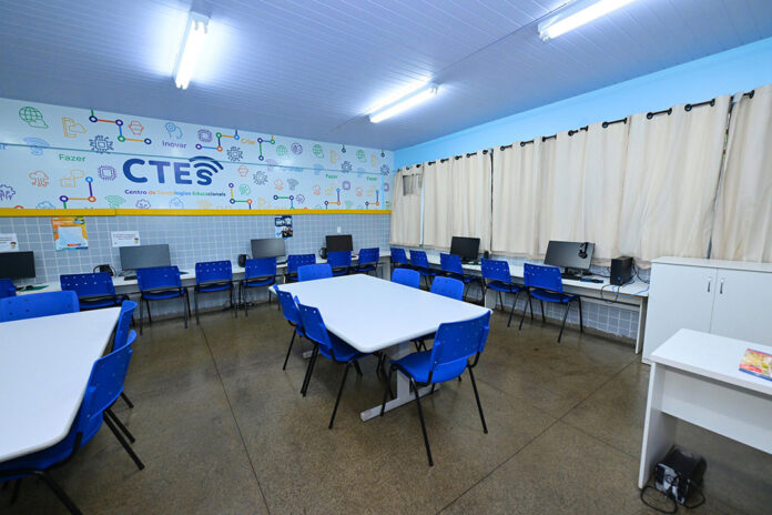 O Proesc desburocratiza a manutenção escolar em Manaus. Saiba como o programa investe R$ 16,1 milhões e gera empregos locais com reparos ágeis.