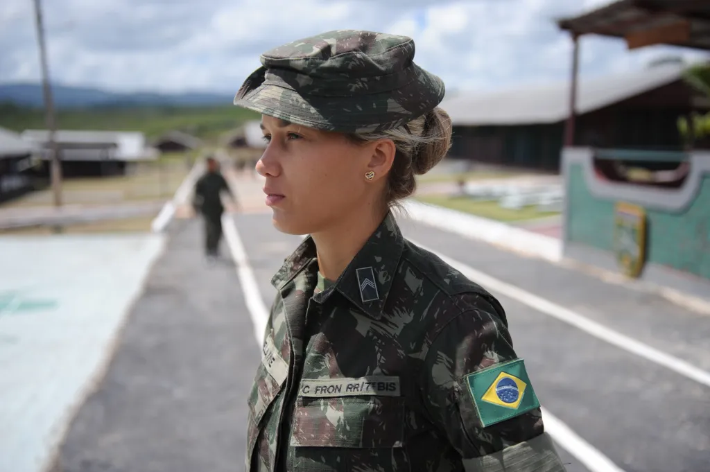 O serviço militar feminino entra na fase final de seleção. São 1.467 vagas na Marinha, Exército e Aeronáutica. Confira os prazos e etapas.