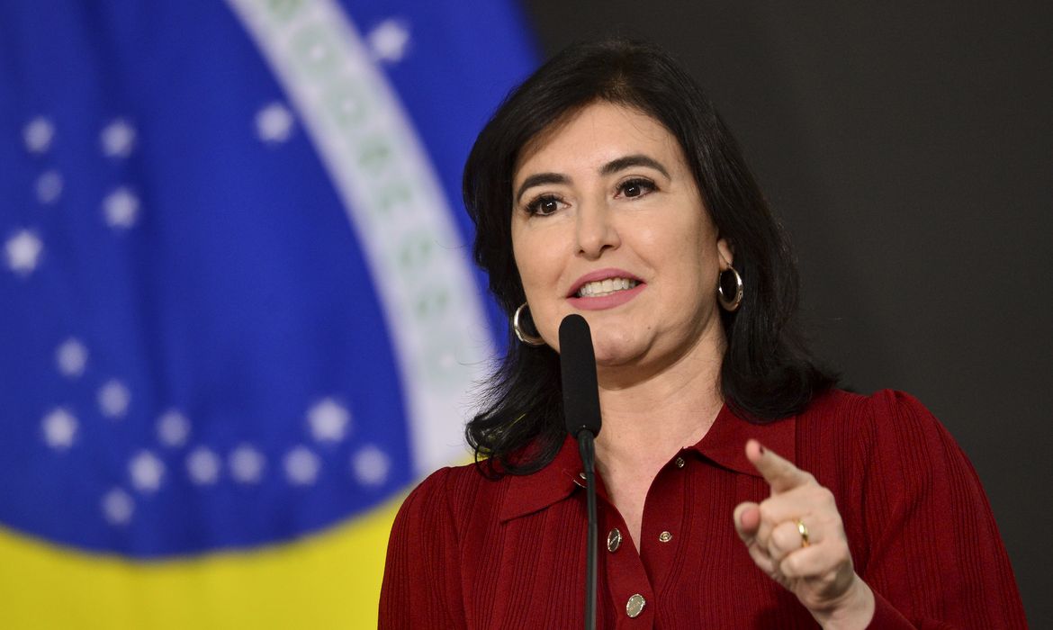 Simone Tebet confirma que deixará o Ministério do Planejamento para disputar as eleições 2026. Confira as estratégias e possíveis alianças para o Senado.