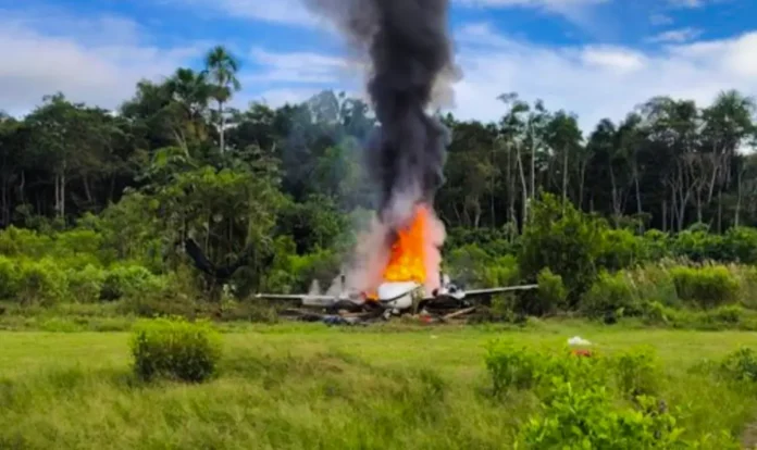 Em operação internacional, a Polícia Federal do AM e forças peruanas inutilizaram três aviões e um laboratório de drogas no Peru.