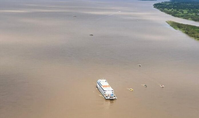 As buscas por desaparecidos no naufrágio da lancha Lima de Abreu XV continuam nesta quarta no Amazonas.