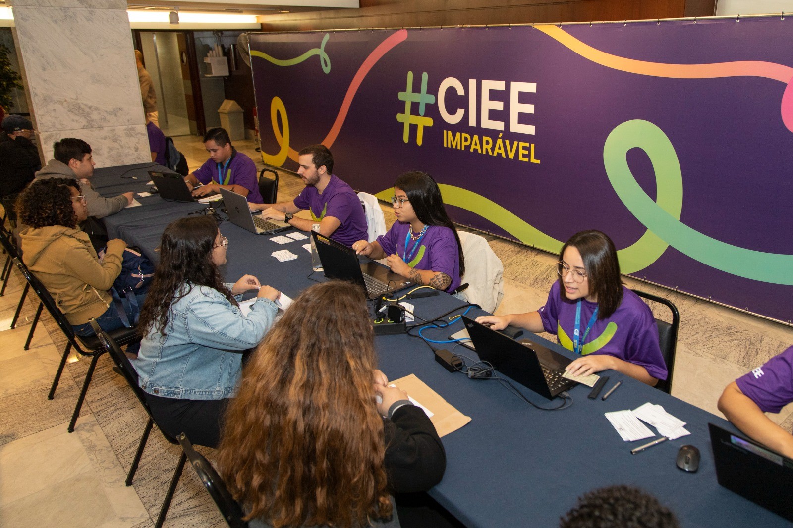 O CIEE anunciou a abertura de 116 vagas de estágio no Amazonas. Confira como se candidatar e as áreas disponíveis para estudantes em Manaus.