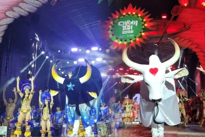 O Carnaboi 2026 encerrou o Carnaval na Floresta e abriu a temporada bovina em Manaus. Confira os detalhes do evento que reuniu 20 mil pessoas no Sambódromo.
