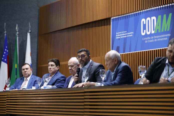 O Codam aprovou R$ 810 milhões em investimentos no Amazonas para 44 projetos industriais. A iniciativa deve gerar mais de 1,4 mil empregos no estado em 2026.