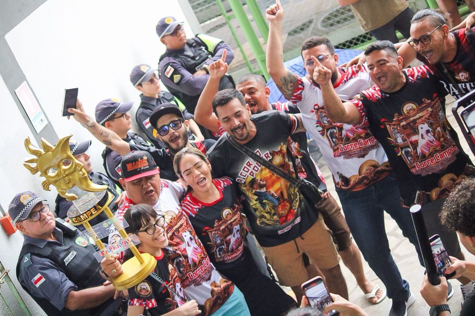Carnaval na Floresta define campeãs do Acesso A e B. Primos da Ilha vence e Dragões do Império e Tradição Leste sobem ao Especial.
