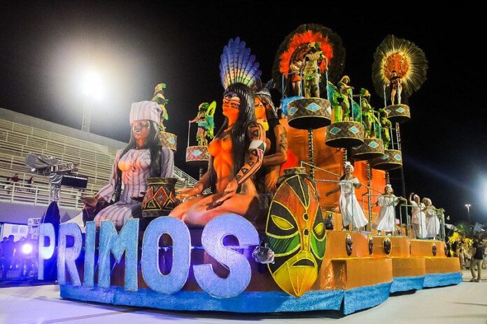 O Carnaval na Floresta 2026 começou no Sambódromo de Manaus com o Grupo de Acesso B. Confira os destaques sobre cultura, Amazônia e empoderamento feminino.
