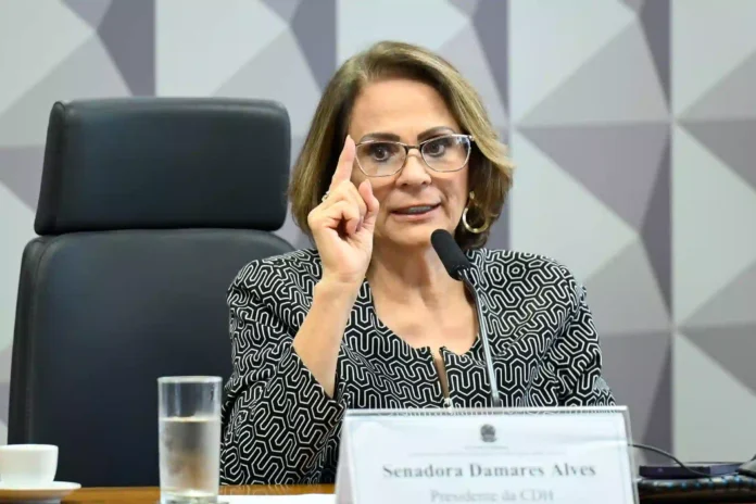 A senadora Damares Alves propõe alternativas para destravar a CPMI do INSS e colher o depoimento de Daniel Vorcaro em São Paulo ou via videoconferência.