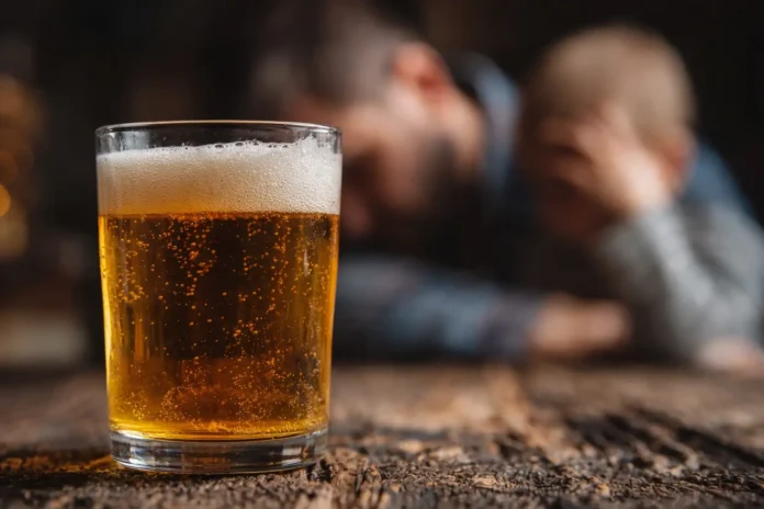 Pesquisa da Unifesp com 4.280 jovens mostra que afeto e monitoramento dos pais são essenciais para prevenir o uso de drogas e álcool por adolescentes.