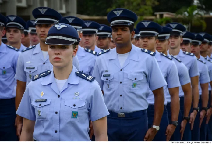 Participe do concurso FAB 2026. Inscrições de 13/02 a 13/03 para nível superior. Salários de até R$ 9.004,00 e provas em junho.