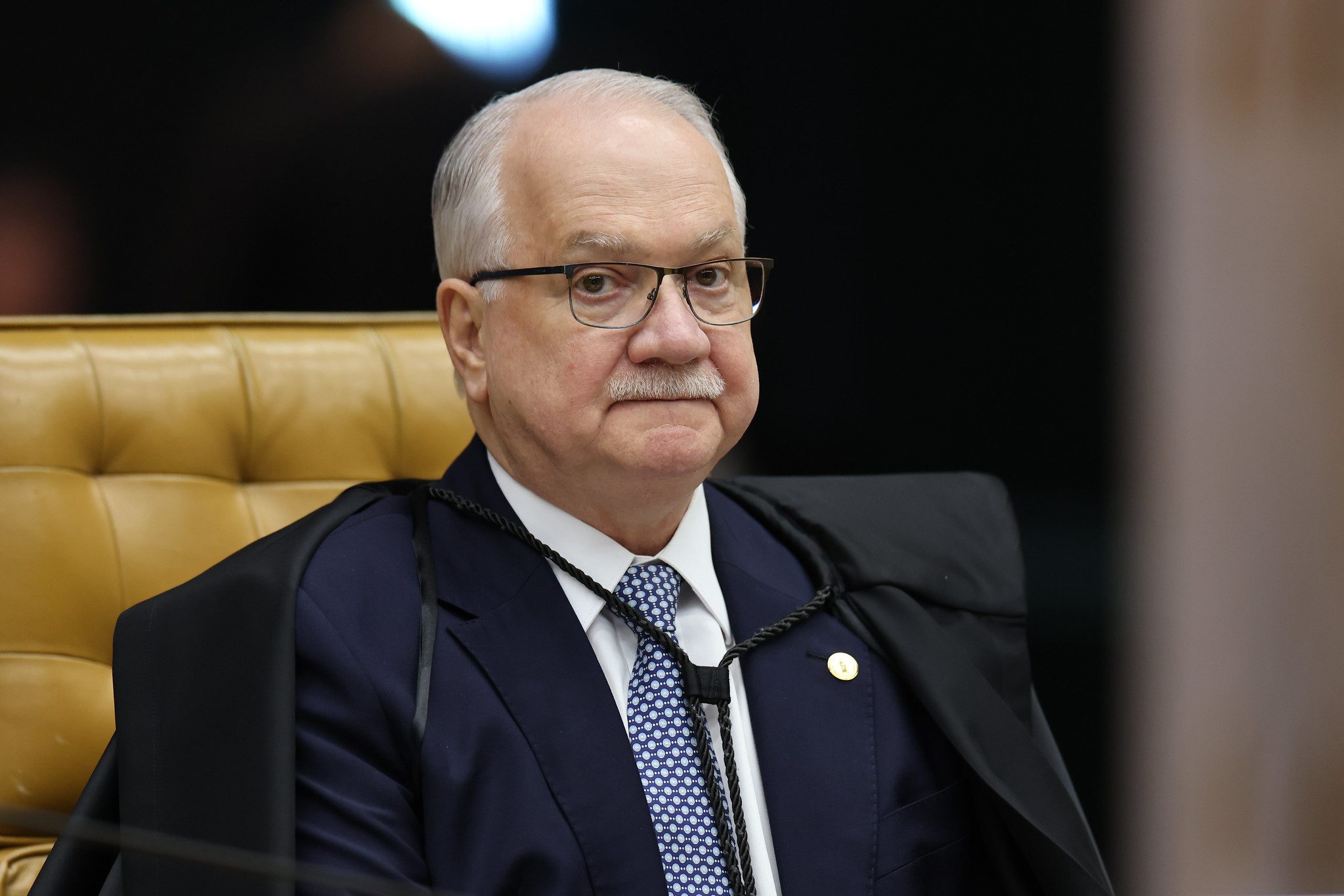 Edson Fachin analisa relatório da PF com menções a Dias Toffoli e Banco Master. Confira os detalhes da reunião no STF e o impacto nas investigações.