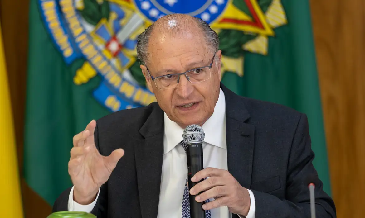 Geraldo Alckmin afirma que a redução da jornada de trabalho é uma tendência mundial durante evento na Fiesp.