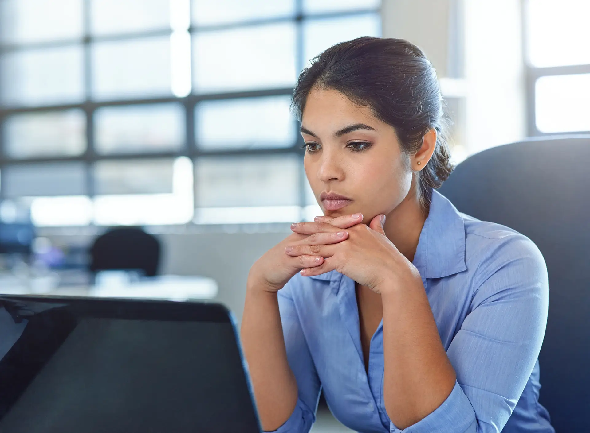 O Banco Mundial alerta que a igualdade de gênero plena no trabalho não existe em nenhum país e apenas 4% das mulheres vivem em mercados que beiram a paridade.
