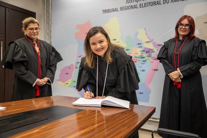 A juíza Vanessa Leite Mota assumiu vaga no Pleno do TRE-AM para o biênio preparatório das eleições.