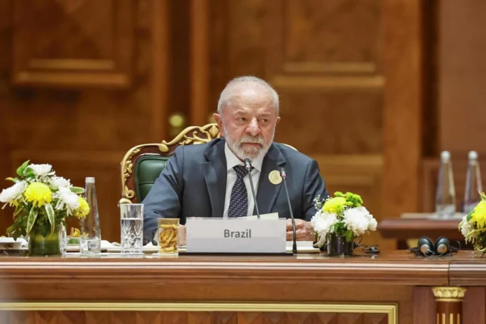 Na Índia, Lula propõe governança global para IA e critica o modelo de dados das big techs.