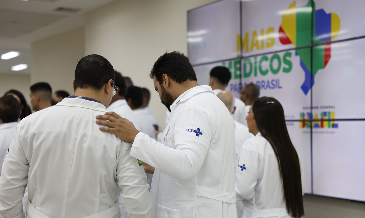 A Prefeitura de Manaus convoca bolsistas do Mais Médicos para o 41º Ciclo. Profissionais devem se apresentar à Semsa até o dia 13 de fevereiro. Confira as regras.