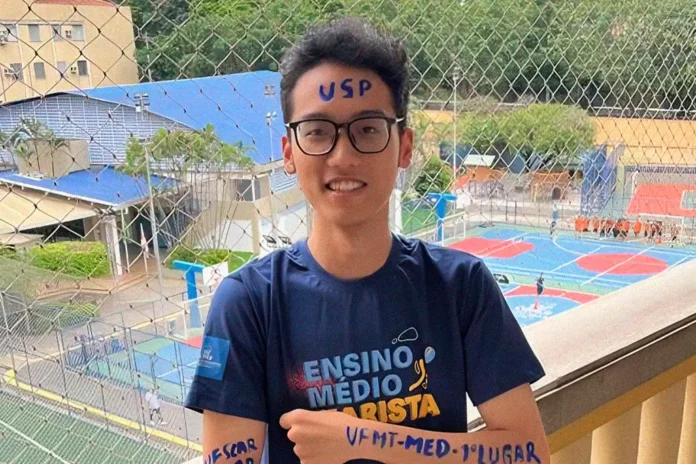 Descubra as estratégias de aprovação do estudante que passou em primeiro lugar em Medicina e Computação e aprenda a otimizar sua rotina de estudos.