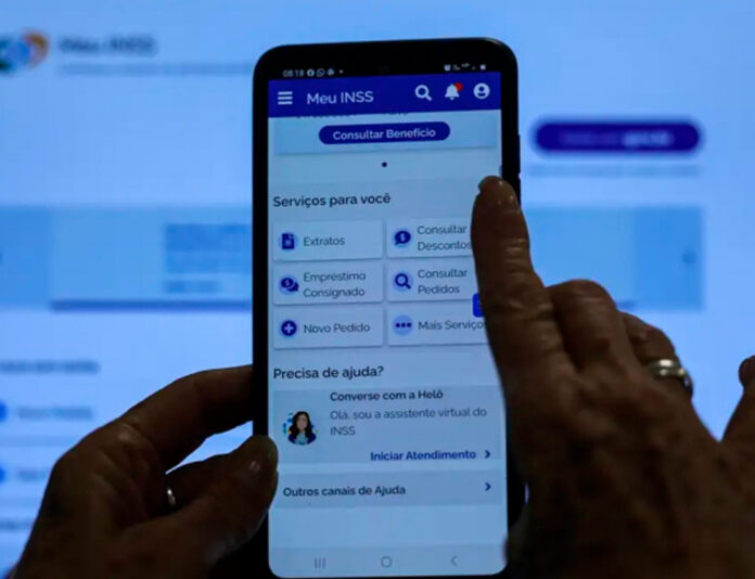 Os serviços do Meu INSS e Central 135 são retomados nesta segunda (2) após modernização da Dataprev. Veja o cronograma e o que muda no atendimento.