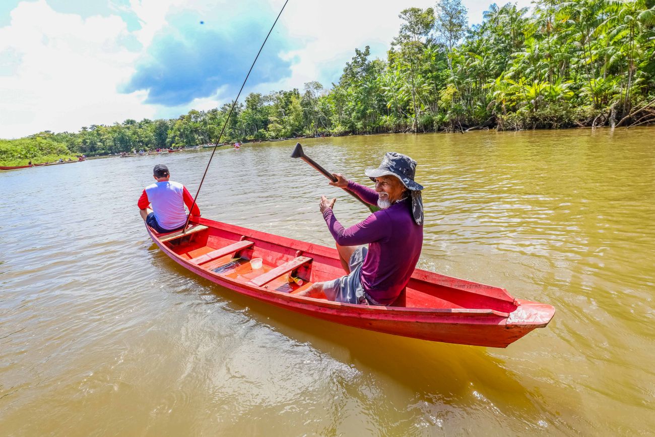 O Ministério da Pesca oficializou o cancelamento de 76.665 licenças profissionais. Entenda os critérios da Portaria 127 e o impacto no seguro-defeso.