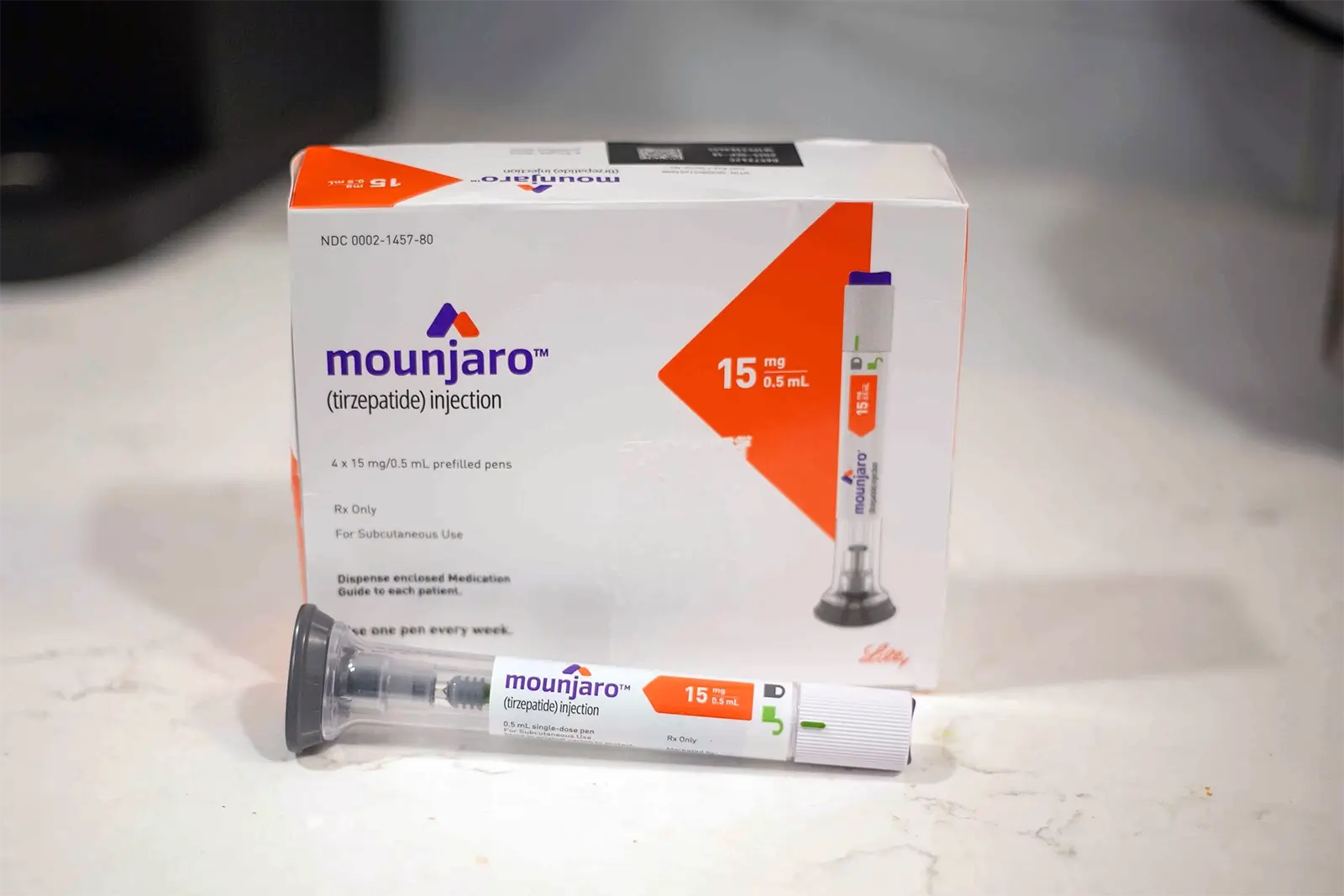A Câmara aprovou urgência para a quebra de patente do Mounjaro. Entenda o projeto de lei e os alertas da Anvisa sobre o uso das canetas emagrecedoras.