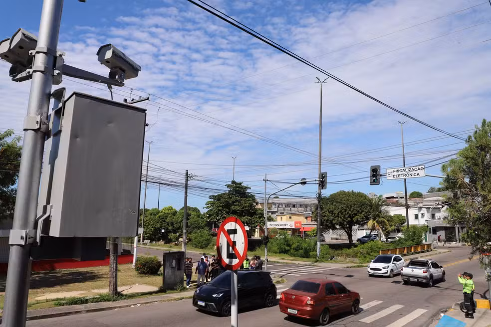 Novos radares em Manaus entram em funcionamento para fiscalizar velocidade e veículos pesados. Confira os pontos de fiscalização e evite multas no trânsito.