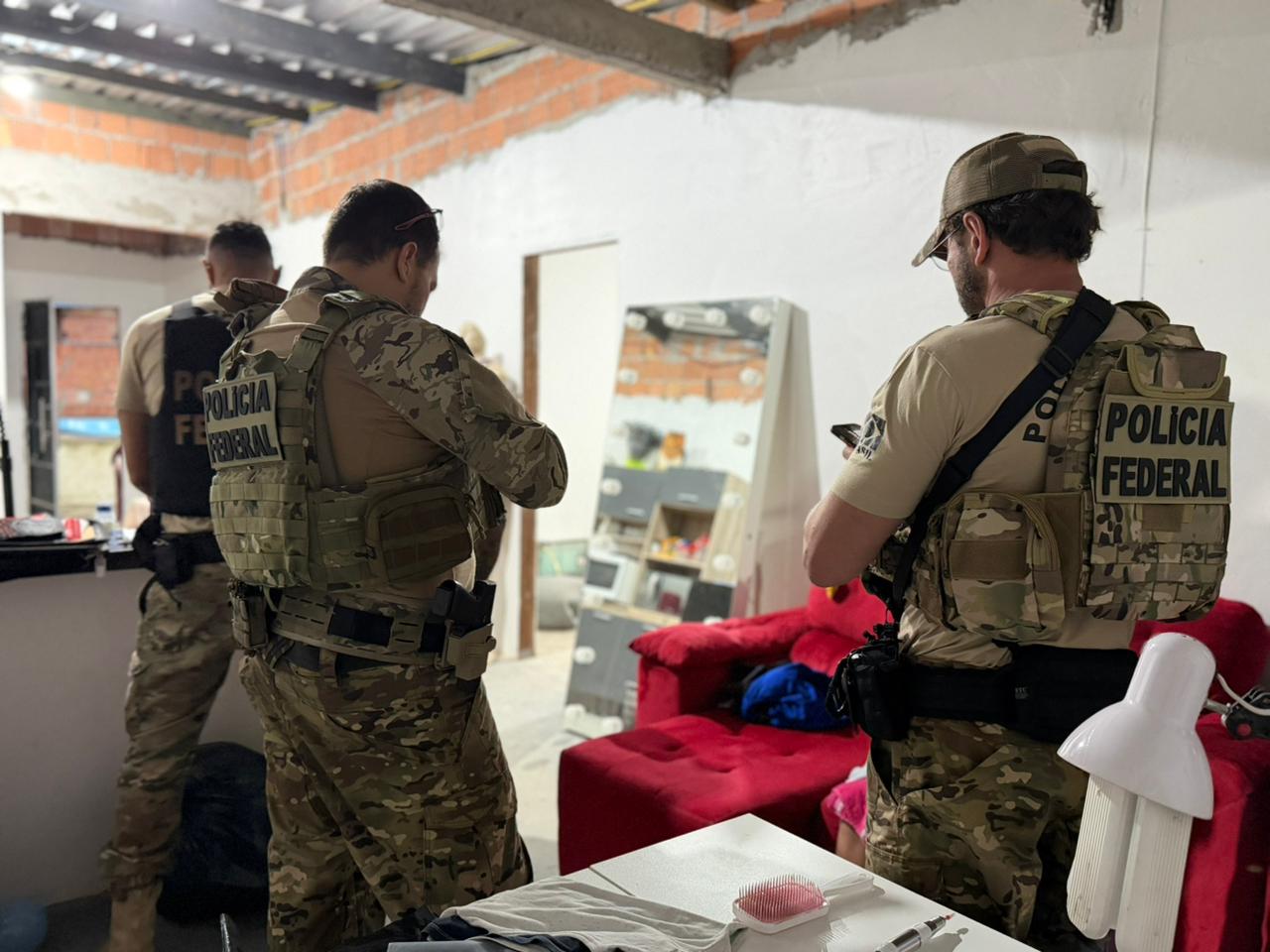 A Polícia Federal deflagra Operação Legado Espúrio no Amazonas para combater tráfico e lavagem de dinheiro.