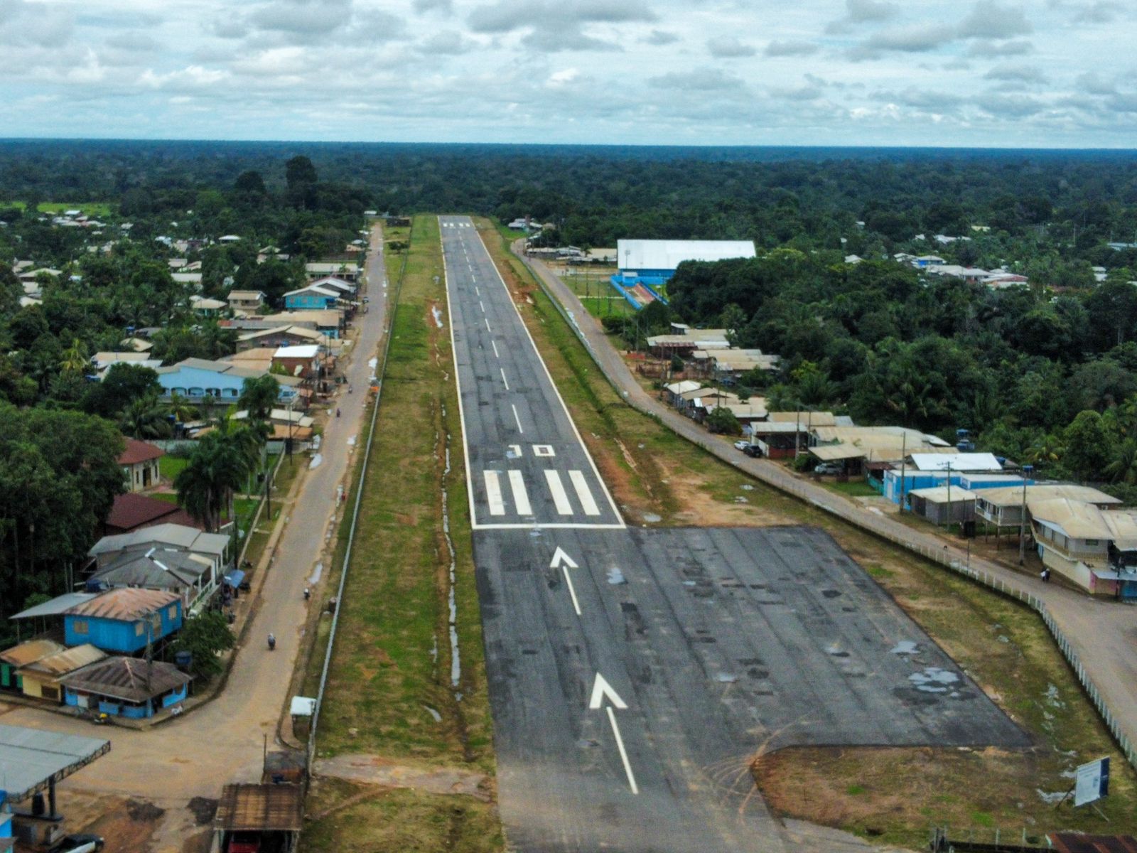 Pauini recebe pista de pouso recuperada pelo Governo do Amazonas. A obra amplia a segurança aérea e a conectividade na calha do Purus. Confira os detalhes.