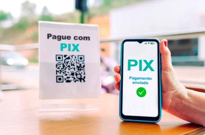 Pix fora do ar neste sábado afetou Nubank, Itaú, Santander e outros bancos. Falha pode estar ligada à AWS e Cloudflare.