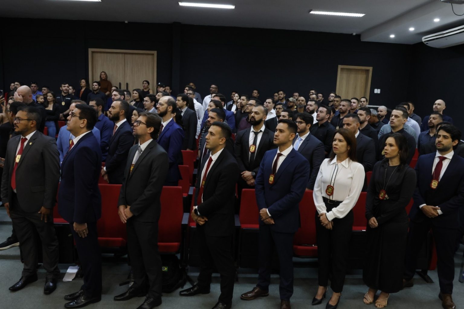 A posse de novos policiais civis no Amazonas reforça o combate à criminalidade. Confira os detalhes da nomeação de delegados, investigadores e escrivães.