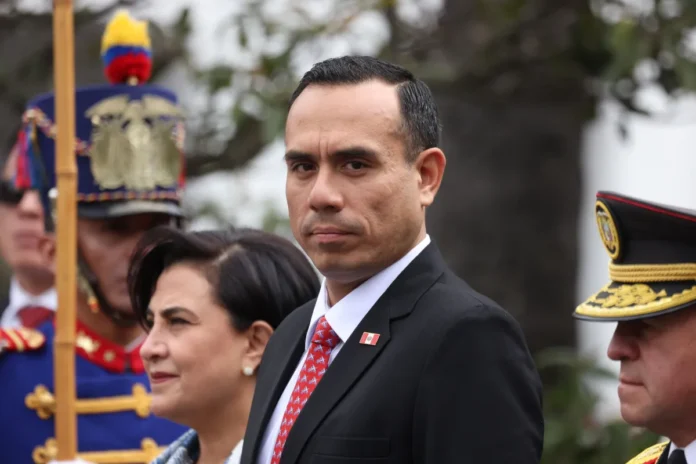 O Congresso do Peru aprovou a destituição de José Jeri por corrupção. O país terá o 8º presidente em 10 anos. Entenda a crise política e os próximos passos.