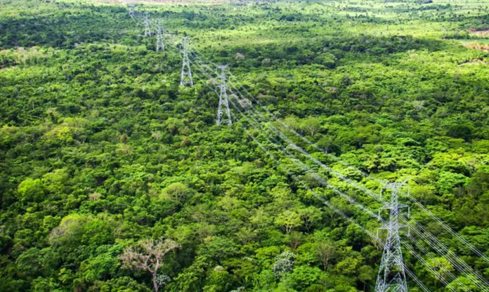O programa Energias da Amazônia já realizou 13 interligações ao SIN, beneficiando 500 mil pessoas e impulsionando o uso de fontes renováveis na região norte.