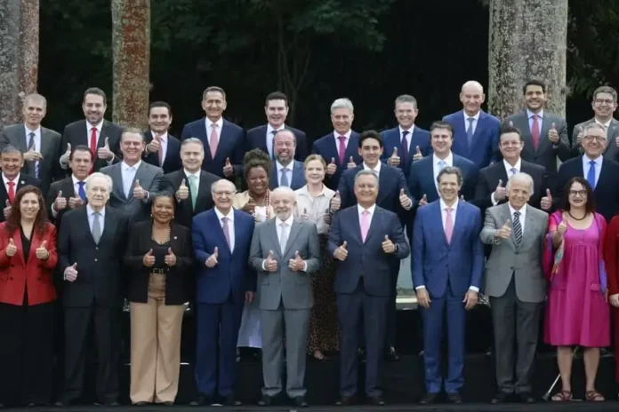 O governo Lula planeja reforma ministerial em 2026 para disputar as eleições.