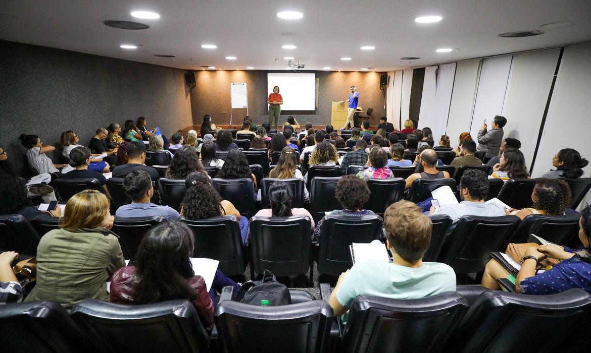 Confira os resultados do CNU 2025 disponíveis hoje (18). Veja o cronograma de convocações e como garantir sua vaga no Concurso Nacional Unificado.