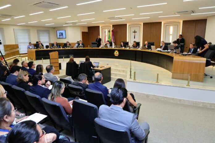 O TCE-AM aprovou as admissões do processo seletivo de Anori após correções no edital.