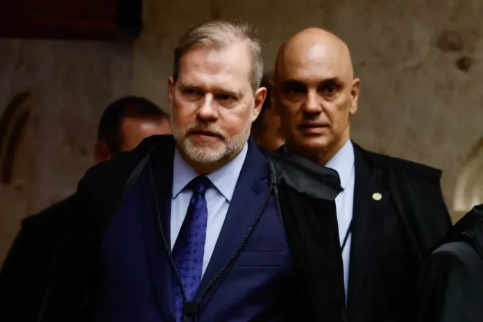 A CPI do Crime Organizado aprovou convites para ouvir os ministros Moraes e Toffoli sobre o Banco Master e autorizou quebra de sigilo de empresa ligada ao caso.