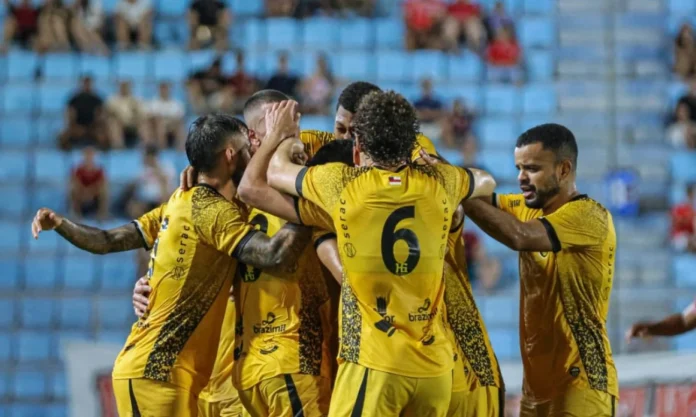 O Amazonas FC derrotou o Imperatriz por 3 a 0 e avançou na Copa do Brasil.