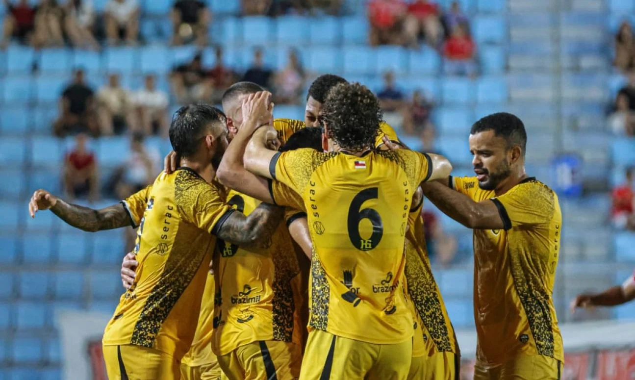 O Amazonas FC derrotou o Imperatriz por 3 a 0 e avançou na Copa do Brasil.