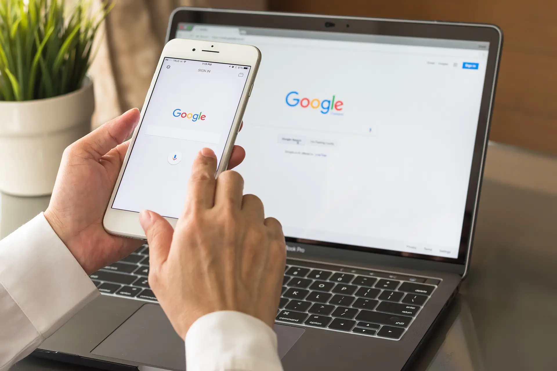 Saiba por que a hegemonia do Google permanece forte no Brasil em 2026, mesmo com o avanço da IA e a mudança nos hábitos de consumo digital dos internautas.
