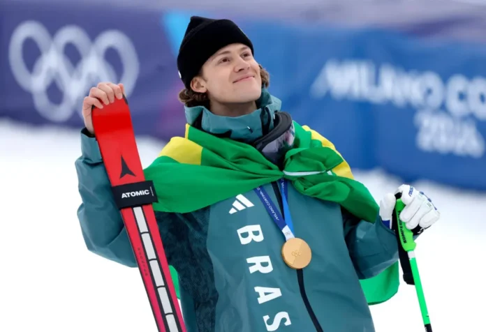 Lucas Pinheiro Braathen conquista ouro inédito para o Brasil nas Olimpíadas de Inverno 2026.