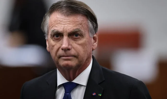 A perícia médica da PF concluiu que Jair Bolsonaro possui condições de seguir preso na Papuda.
