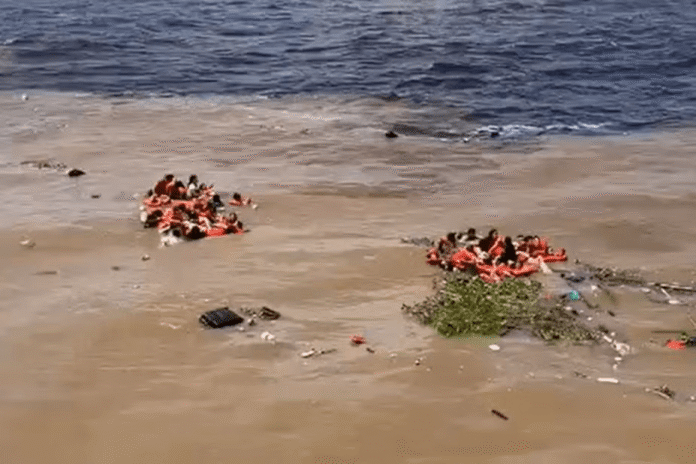 Um naufrágio no Encontro das Águas em Manaus deixou passageiros à deriva nesta sexta (13). O IML confirmou a morte de uma criança.