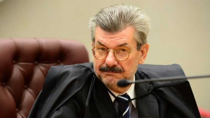 O STJ determinou o afastamento do ministro Marco Buzzi após denúncias de importunação sexual. Saiba detalhes sobre a investigação e a defesa do magistrado.