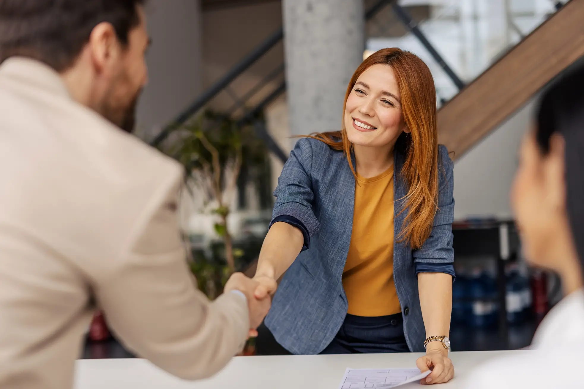 Aprenda como dominar a negociação salarial com passos estratégicos. Entenda seu valor de mercado e como converter resultados em aumento de ganhos reais.