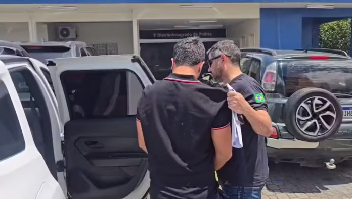 Polícia Civil prende grupo de agiotagem em Manaus que extorquia servidores do TJ-AM. Um banco era usado como fachada para lavagem de dinheiro e extorsão.