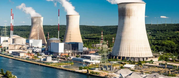 Entenda como o avanço dos data centers impulsiona o setor nuclear no Brasil e as novas parcerias de grandes empresas de tecnologia para energia limpa.